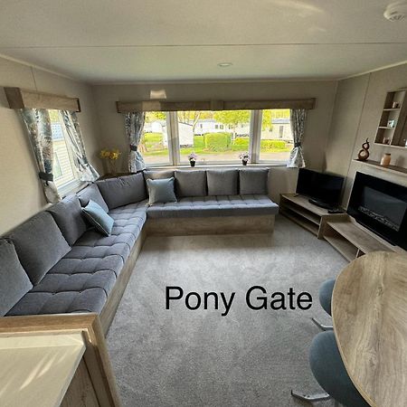 Pony Gate Caravan On Haggerstone Castle West Lawn Berwick Upon Tweed Exterior foto