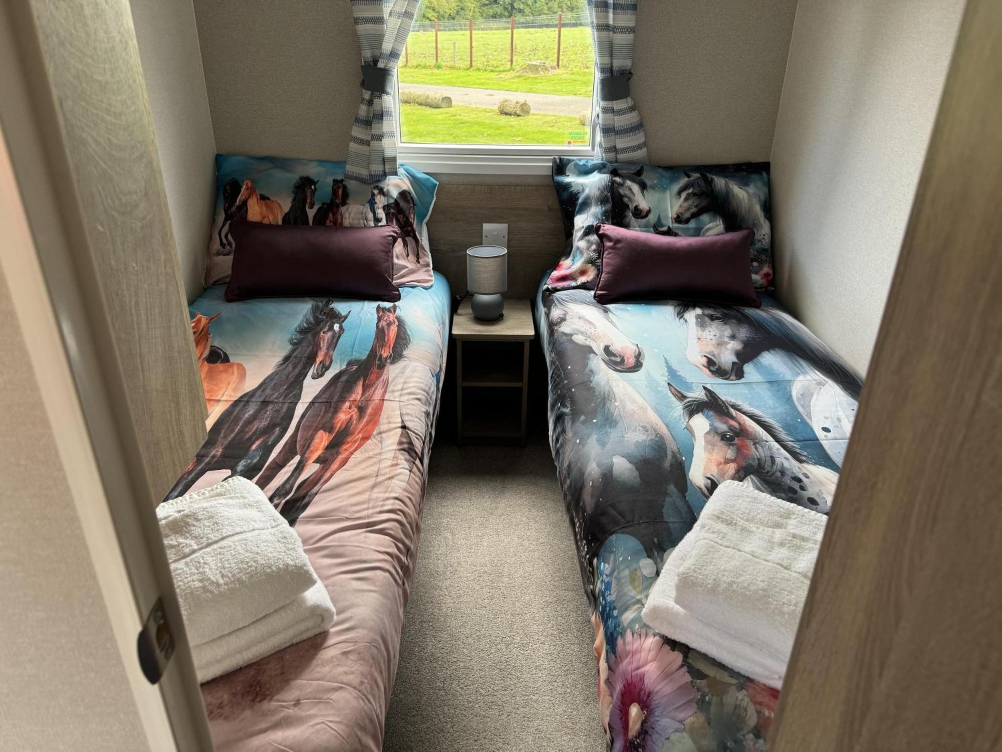 Pony Gate Caravan On Haggerstone Castle West Lawn Berwick Upon Tweed Exterior foto